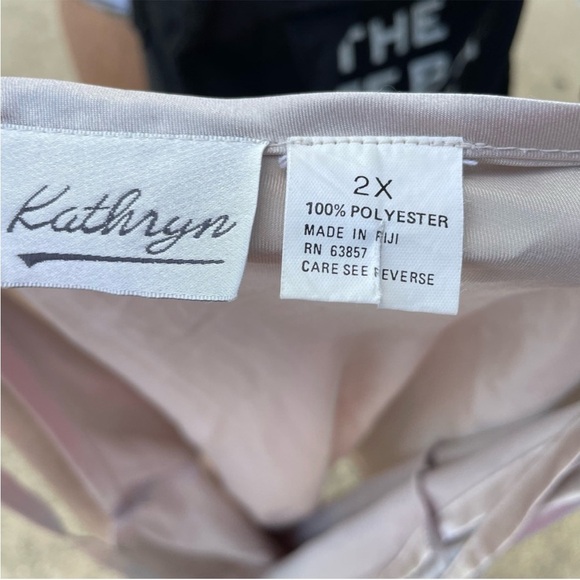 Cream Chemise with Spaghetti Straps and Flowy Silhouette - Picture 3 of 3